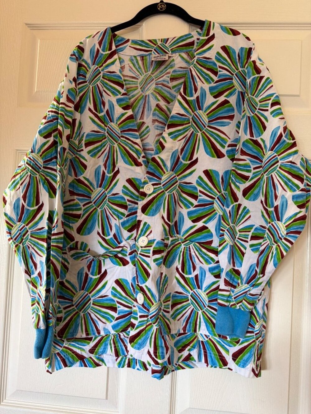 S.C.R.U.B.S Multicolor Floral Button-Front Cotton Scrub Jacket With Pockets & Kn